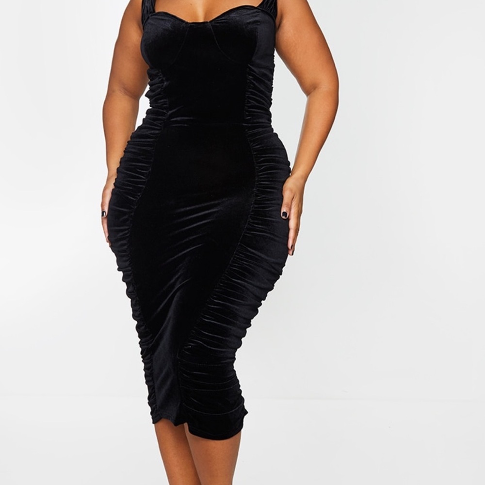 PrettyLittleThing Black Velvet Midi Dress